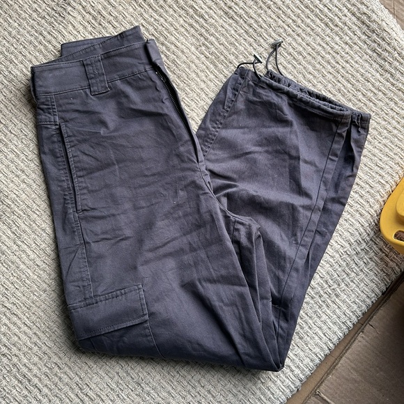 the group babaron size 4
Women's Cargó Jeans Gray Color
Perfect condition - Picture 5 of 9